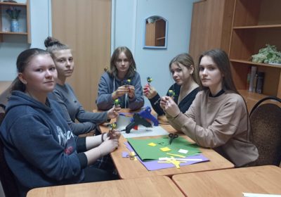 МАСТЕР — КЛАСС «ЦВЕТЫ ИЗ ФОАМИРАНА»