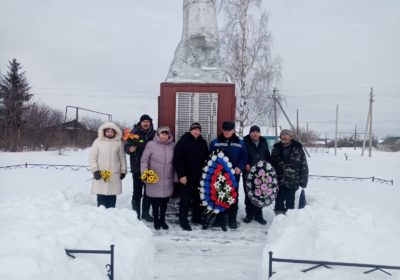Есть дата в снежном феврале…
